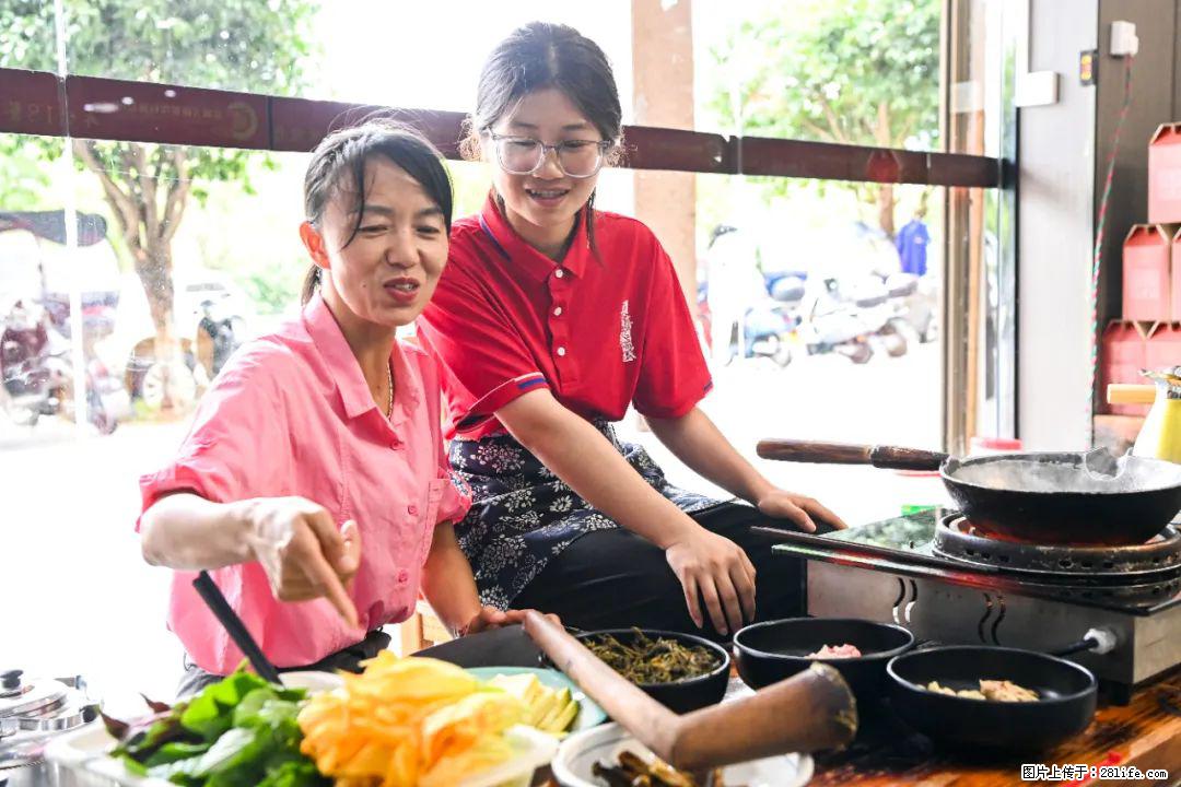 全网追的“扁担女孩”，找了一份暑假工，时薪12元 - 怒江生活资讯 - 怒江28生活网 nujiang.28life.net